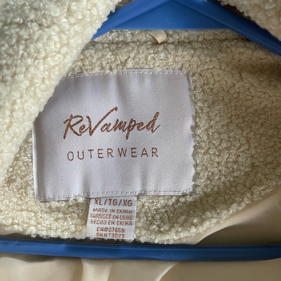 (2/10$) Women’s XL fuzzy cropped white jacket - Picture 6 of 6